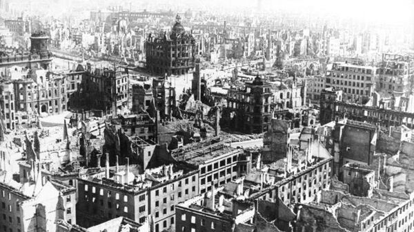 Разрушенный Дрезден. Фото из немецких архивов, 1945 год Разрушенный Дрезден. Фото из немецких архивов, 1945 год