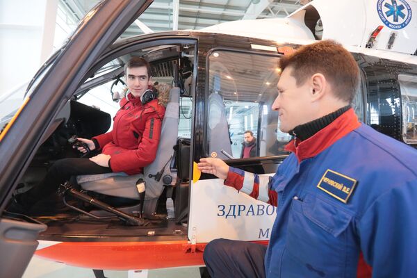 Курсант Юнавиа Кирилл Шитов за штурвалом вертолета Курсант Юнавиа Кирилл Шитов за штурвалом вертолета