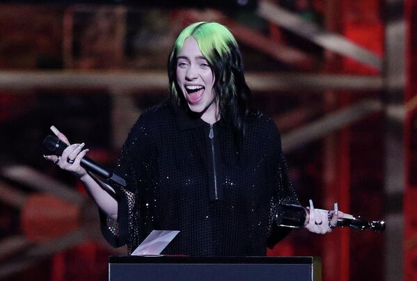 Певица Билли Айлиш на церемонии вручения премии Brit Awards в Лондоне Певица Билли Айлиш на церемонии вручения премии Brit Awards в Лондоне