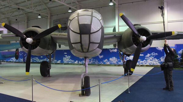 Американский бомбардировщик B-25 Митчелл , представленный в Центральном музее Военно-воздушных сил Американский бомбардировщик B-25 Митчелл , представленный в Центральном музее Военно-воздушных сил