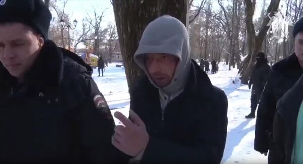 Обвиняемый в совершении сексуальных преступлений в отношении женщин и их убийствах Давид Сарабашян во время следственного эксперимента Обвиняемый в совершении сексуальных преступлений в отношении женщин и их убийствах Давид Сарабашян во время следственного эксперимента