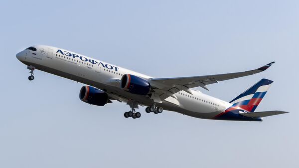 Дальнемагистральный широкофюзеляжный пассажирский самолет Airbus A350-900 авиакомпании Аэрофлот Дальнемагистральный широкофюзеляжный пассажирский самолет Airbus A350-900 авиакомпании Аэрофлот