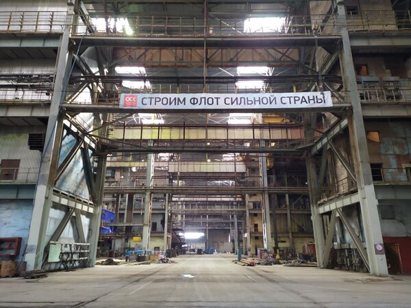 Цех судостроительного завода Лотос в Астраханской области Цех судостроительного завода Лотос в Астраханской области