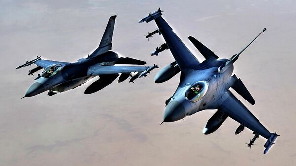 Истребители ВВС США F-16 Истребители ВВС США F-16