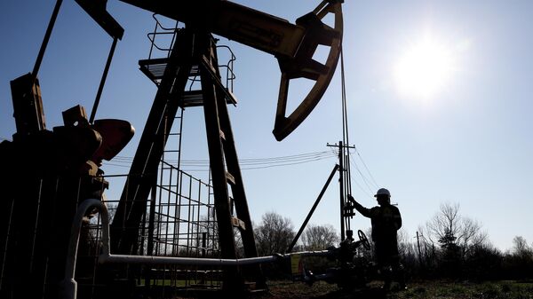 Цена нефти Brent упала ниже 18 долларов впервые с 2001 года