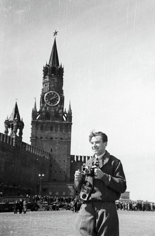 Фоторепортер А. Красавин на Красной площади в День Победы Фоторепортер А. Красавин на Красной площади в День Победы