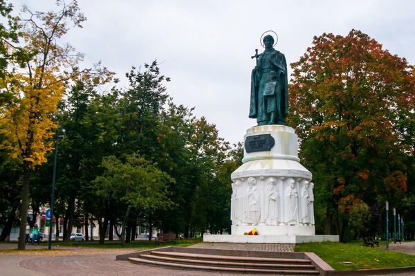 Памятник княгине Ольге в Пскове Памятник княгине Ольге в Пскове