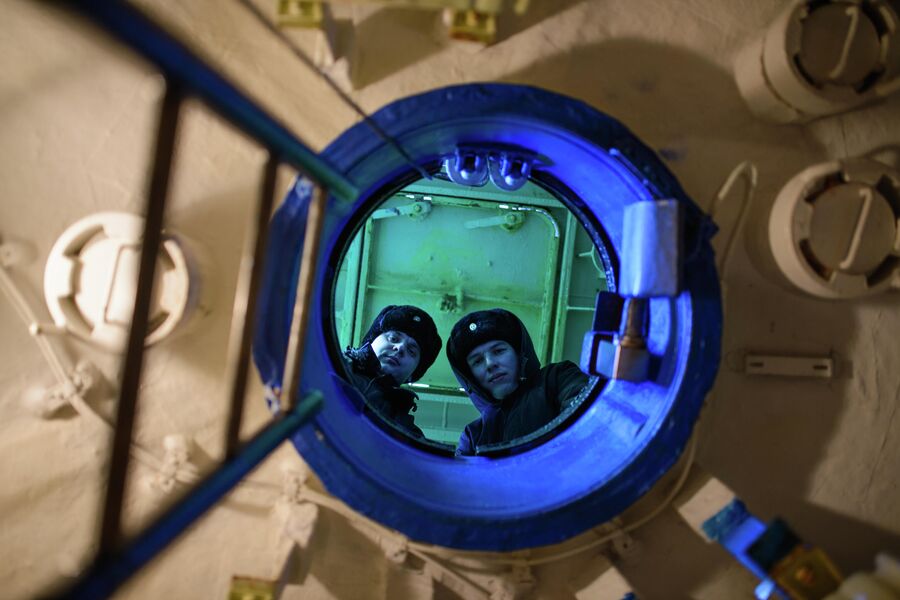 Члены экипажа атомной подводной лодки Северодвинск Члены экипажа атомной подводной лодки Северодвинск