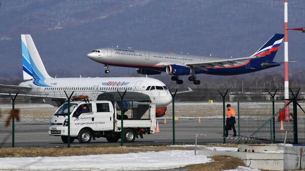 Самолеты в аэропорту Самолеты в аэропорту