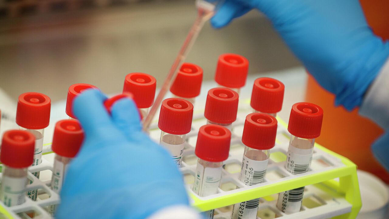 СМИ сочли подозрительным закрытие лаборатории в США после вспышки пневмонии