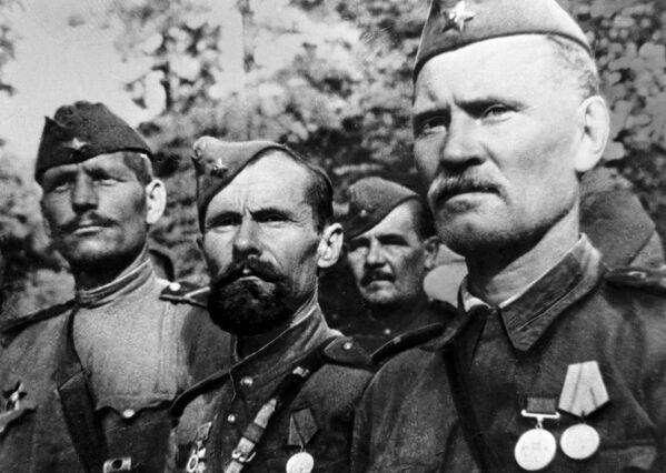 Бойцы Красной Армии в дни Великой Отечественной войны Бойцы Красной Армии в дни Великой Отечественной войны