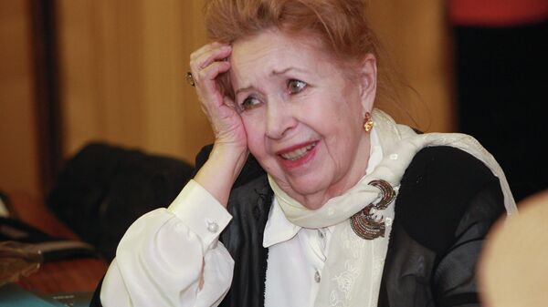 Инна Макарова перед началом первой встречи с народными артистами СССР, России, видными деятелями отечественного кино в Доме кино в рамках нового проекта Киноконцерт Инна Макарова перед началом первой встречи с народными артистами СССР, России, видными деятелями отечественного кино в Доме кино в рамках нового проекта Киноконцерт