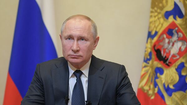 Президент РФ Владимир Путин во время обращения к гражданам из-за ситуации с угрозой распространения коронавирусной инфекции Президент РФ Владимир Путин во время обращения к гражданам из-за ситуации с угрозой распространения коронавирусной инфекции