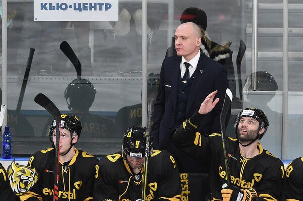 Главный тренер хоккейного клуба Северсталь Андрей Разин Главный тренер хоккейного клуба Северсталь Андрей Разин