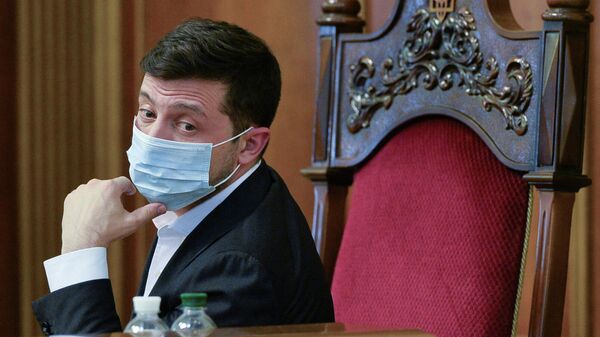 Президент Украины Владимир Зеленский в защитной маске на заседании парламента в Киеве, Украина Президент Украины Владимир Зеленский в защитной маске на заседании парламента в Киеве, Украина