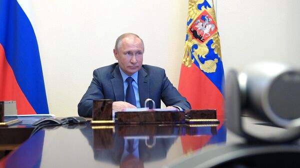 Путин поручил ЦБ подумать над улучшением кредитного портфеля заемщиков