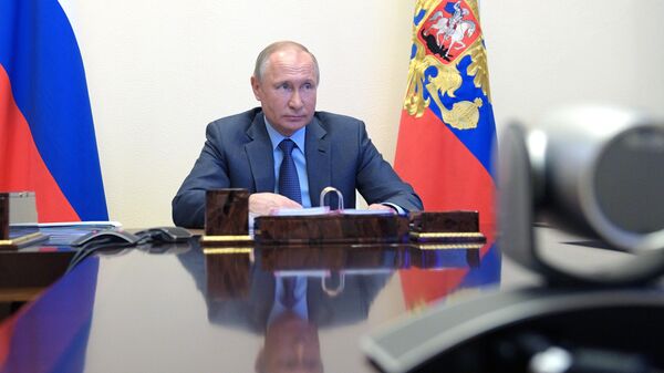 Президент РФ Владимир Путин во время встречи в режиме видеоконференции с губернатором Приморского края Олегом Кожемяко Президент РФ Владимир Путин во время встречи в режиме видеоконференции с губернатором Приморского края Олегом Кожемяко