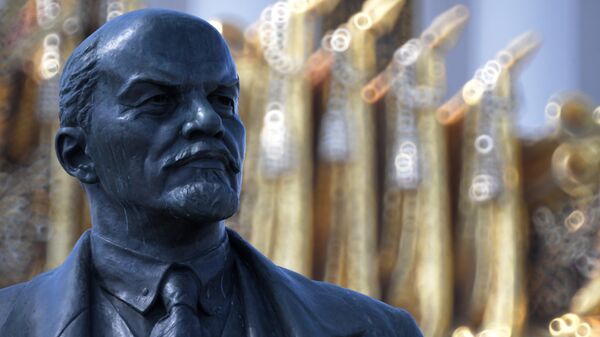 Киселев заявил о зашкаливающем количестве памятников Ленину в России