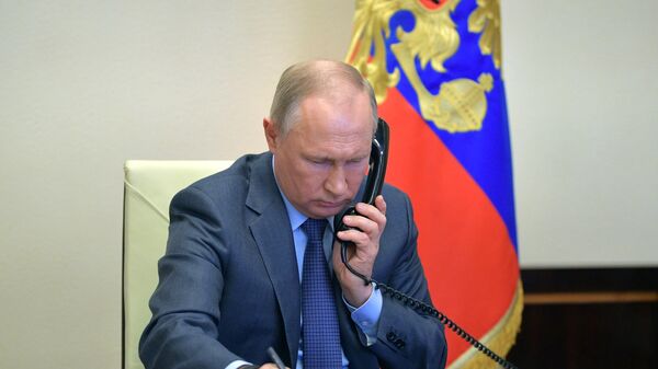 Президент РФ Владимир Путин во время встречи в режиме видеоконференции с губернатором Воронежской области Александром Гусевым Президент РФ Владимир Путин во время встречи в режиме видеоконференции с губернатором Воронежской области Александром Гусевым