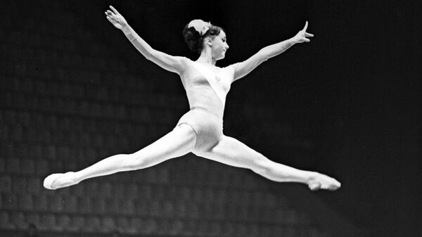Гимнастка Алла Засухина Гимнастка Алла Засухина
