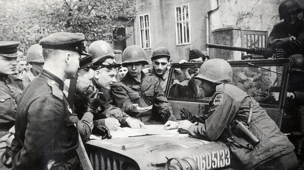 Встреча советских и американских солдат на Эльбе Встреча советских и американских солдат на Эльбе
