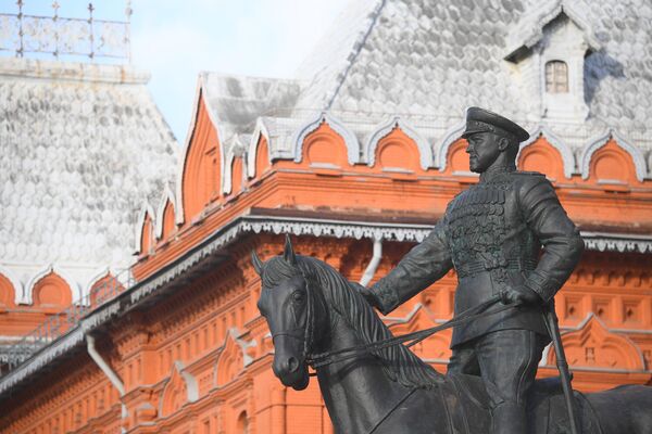 Памятник маршалу Георгию Жукову на Манежной площади в Москве Памятник маршалу Георгию Жукову на Манежной площади в Москве