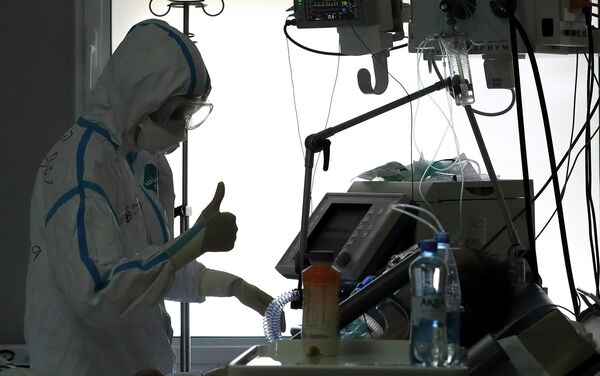 Работа медиков с больными COVID-19 в клинике МГУ Работа медиков с больными COVID-19 в клинике МГУ