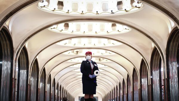 Чоломбитько Юлия - дежурная по станции Маяковская Московского метрополитена Чоломбитько Юлия - дежурная по станции Маяковская Московского метрополитена