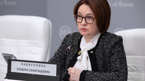 Председатель Центрального банка РФ Эльвира Набиуллина во время пресс-конференции Председатель Центрального банка РФ Эльвира Набиуллина во время пресс-конференции