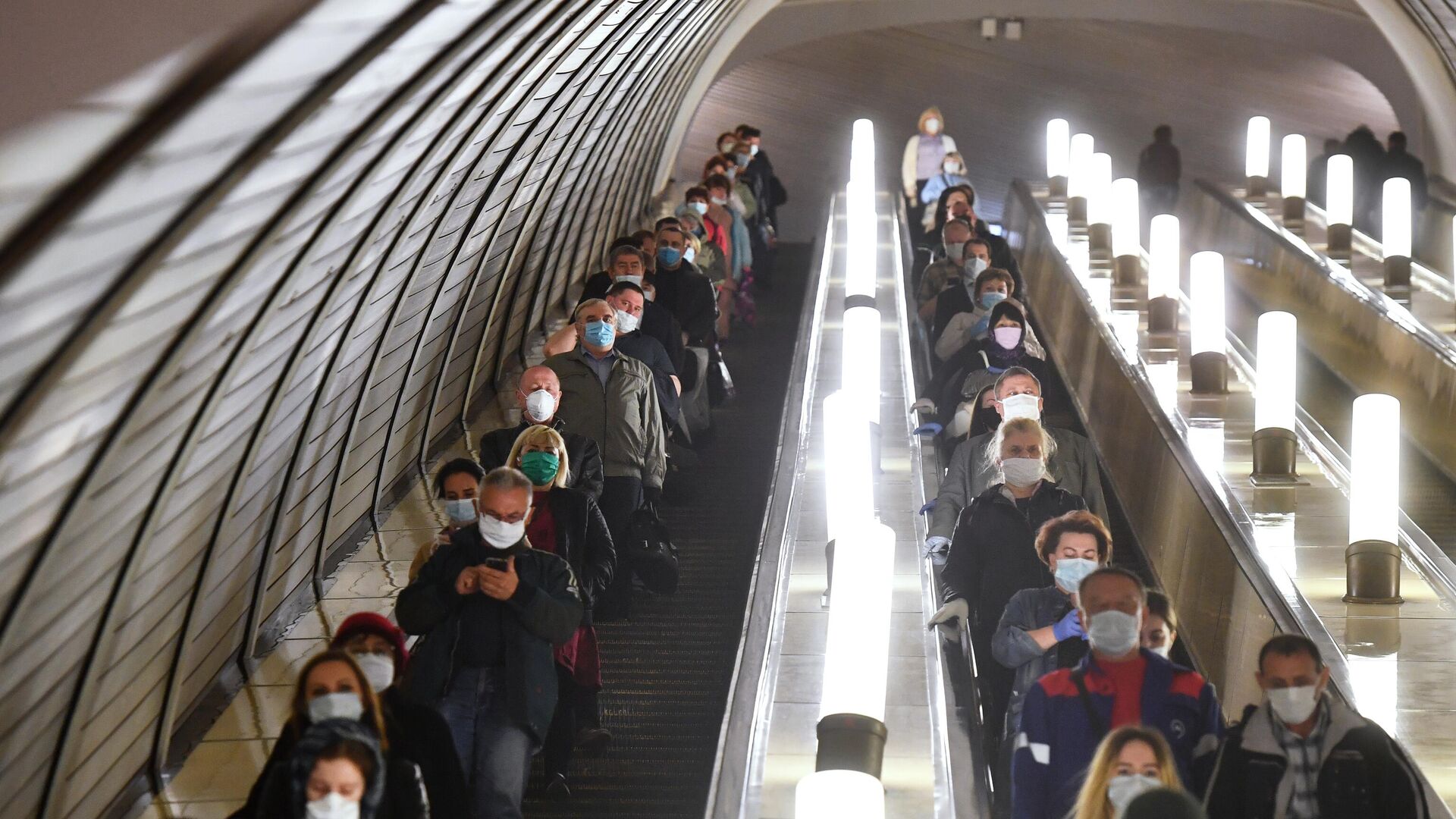 маски в метро фото