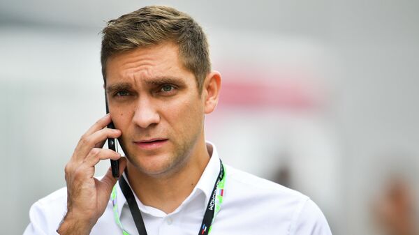 Виталий Петров будет работать стюардом на Гран-при Португалии