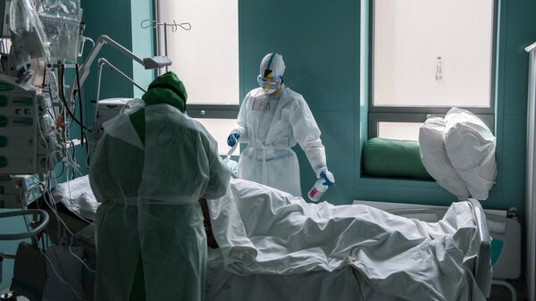 Сотрудники НМИЦ эндокринологии Минздрава РФ в специально созданном инфекционном корпусе Сотрудники НМИЦ эндокринологии Минздрава РФ в специально созданном инфекционном корпусе
