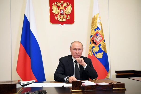 Президент РФ Владимир Путин проводит в режиме видеоконференции совещание с представителями общественности Дагестана Президент РФ Владимир Путин проводит в режиме видеоконференции совещание с представителями общественности Дагестана