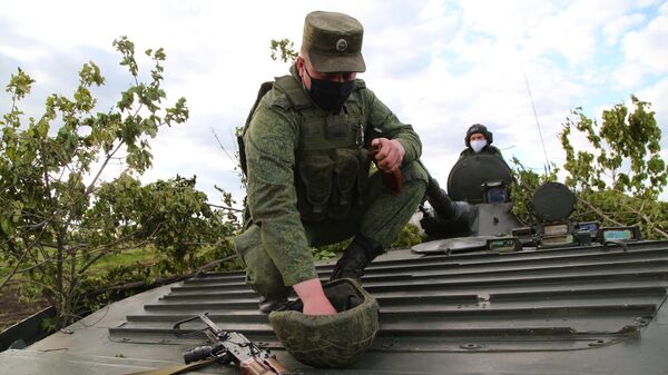Бойцы Народной милиции ДНР во время учений в Донецкой области на передовой линии соприкосновения ДНР с Украиной Бойцы Народной милиции ДНР во время учений в Донецкой области на передовой линии соприкосновения ДНР с Украиной