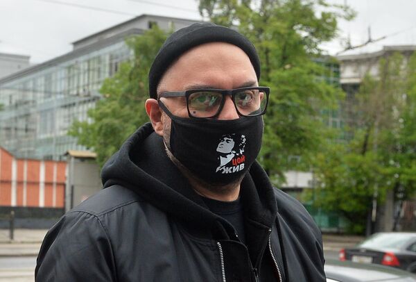 Режиссер Кирилл Серебренников перед заседанием в Мещанском суде Москвы Режиссер Кирилл Серебренников перед заседанием в Мещанском суде Москвы