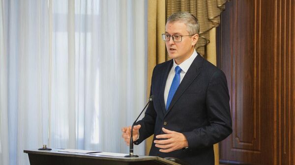 Врио губернатора Камчатского края Владимир Солодов на сессии Заксобрания, представляя доклад о ключевых задачах и приоритетах в работе Врио губернатора Камчатского края Владимир Солодов на сессии Заксобрания, представляя доклад о ключевых задачах и приоритетах в работе