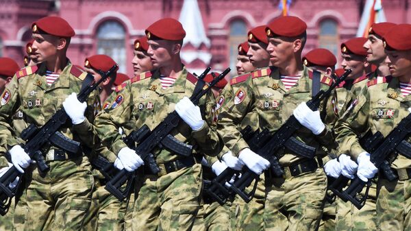 Служащие Росгвардии во время военного парада в ознаменование 75-летия Победы в Великой Отечественной войне 1941-1945 годов на Красной площади в Москве Служащие Росгвардии во время военного парада в ознаменование 75-летия Победы в Великой Отечественной войне 1941-1945 годов на Красной площади в Москве