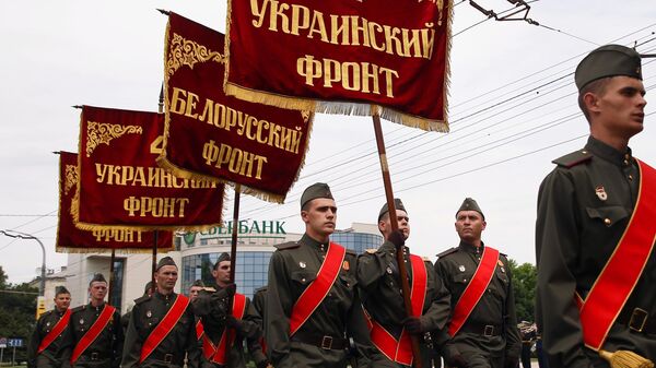 Военнослужащие парадных расчетов на военном параде в ознаменование 75-летия Победы в Великой Отечественной войне 1941-1945 годов в Новороссийске Военнослужащие парадных расчетов на военном параде в ознаменование 75-летия Победы в Великой Отечественной войне 1941-1945 годов в Новороссийске