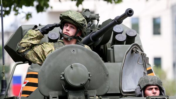 Военнослужащие парадных расчетов на военном параде в ознаменование 75-летия Победы в Великой Отечественной войне 1941-1945 годов в Новороссийске Военнослужащие парадных расчетов на военном параде в ознаменование 75-летия Победы в Великой Отечественной войне 1941-1945 годов в Новороссийске