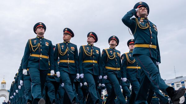 Военнослужащие парадных расчетов на военном параде в ознаменование 75-летия Победы в Великой Отечественной войне 1941-1945 годов в Южно-Сахалинске Военнослужащие парадных расчетов на военном параде в ознаменование 75-летия Победы в Великой Отечественной войне 1941-1945 годов в Южно-Сахалинске