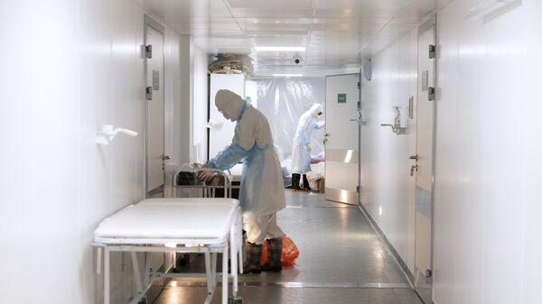 Медицинские работники в городской клинической инфекционной больнице имени И. С. Жекеновой в Алма-Ате Медицинские работники в городской клинической инфекционной больнице имени И. С. Жекеновой в Алма-Ате