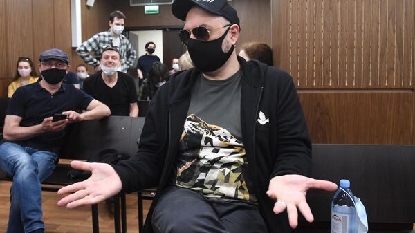 Режиссер Кирилл Серебренников перед заседанием по делу Седьмой студии в Мещанском суде Москвы Режиссер Кирилл Серебренников перед заседанием по делу Седьмой студии в Мещанском суде Москвы