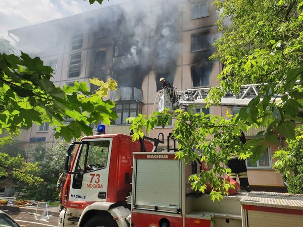 На месте пожара на улице Проходчиков в Москве На месте пожара на улице Проходчиков в Москве