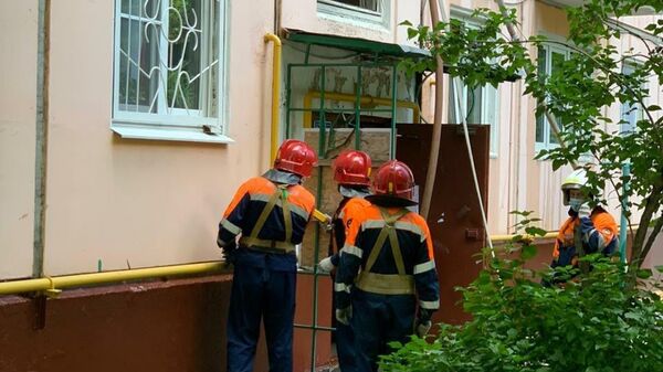 Сотрудники Мосгаза на месте пожара на Проходческой улице на северо-востоке Москвы Сотрудники Мосгаза на месте пожара на Проходческой улице на северо-востоке Москвы