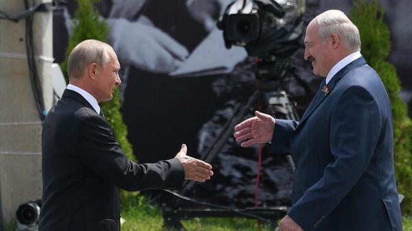 Президент РФ Владимир Путин и президент Белоруссии Александр Лукашенко на церемонии открытия Ржевского мемориала Президент РФ Владимир Путин и президент Белоруссии Александр Лукашенко на церемонии открытия Ржевского мемориала
