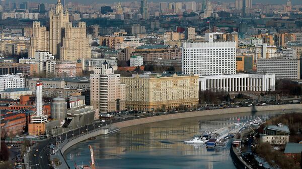 Вид на здание Дома правительства РФ на Краснопресненской набережной Москвы-реки. Вид на здание Дома правительства РФ на Краснопресненской набережной Москвы-реки.