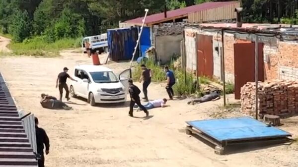 Задержание членов преступной группы, причастной к незаконному обороту оружия. Стоп-кадр с видео, предоставленного ФСБ РФ Задержание членов преступной группы, причастной к незаконному обороту оружия. Стоп-кадр с видео, предоставленного ФСБ РФ