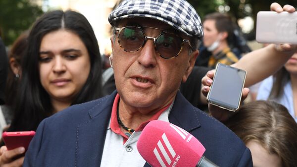 Адвокат семьи погибшего Сергея Захарова Александр Добровинский после слушаний в Пресненском суде Адвокат семьи погибшего Сергея Захарова Александр Добровинский после слушаний в Пресненском суде