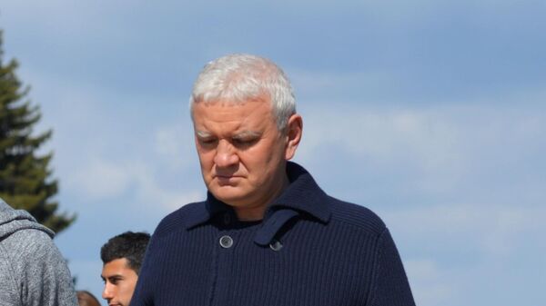 Бывший врач Зенита Сергей Пухов (в центре) Бывший врач Зенита Сергей Пухов (в центре)