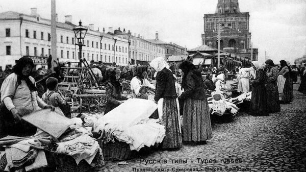 Продавщицы у Сухаревой башни в Москве. 1903 г. Продавщицы у Сухаревой башни в Москве. 1903 г.